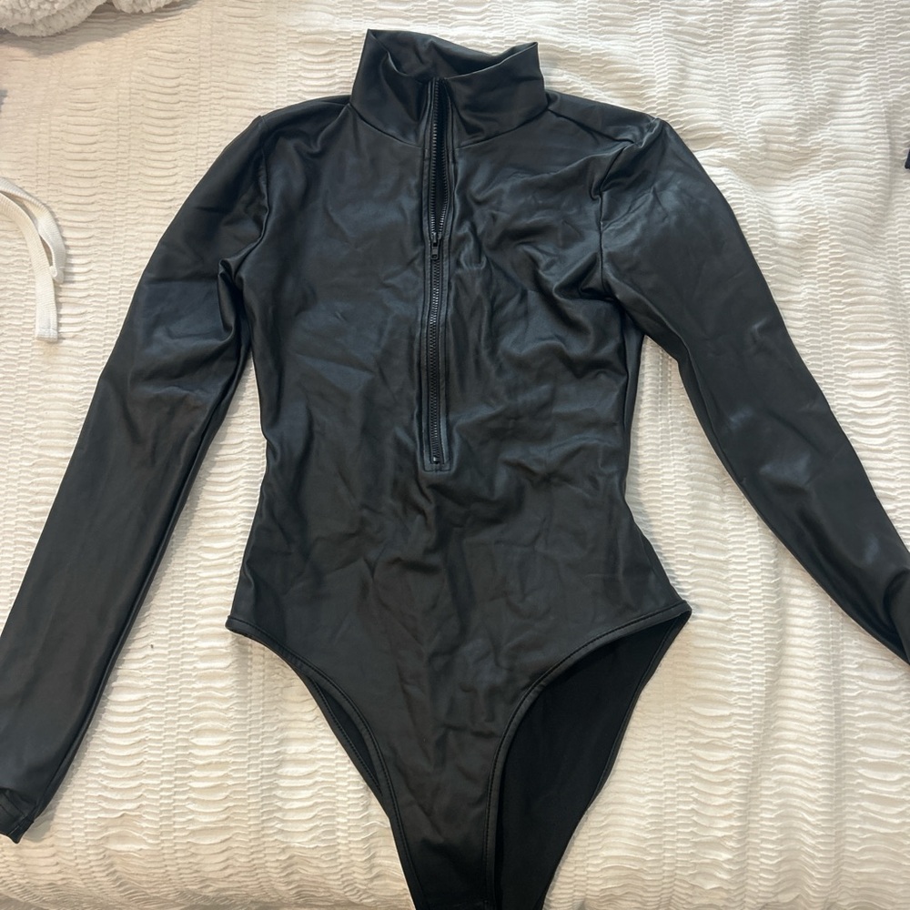 SHEIN Black Long Sleeve Bodysuit